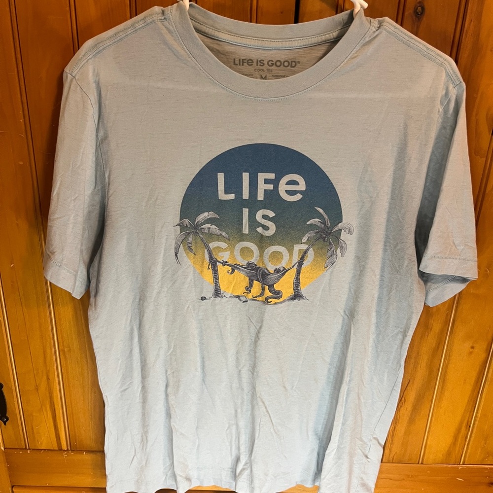 LIFE IS GOOD Blue T-shirt Size Medium